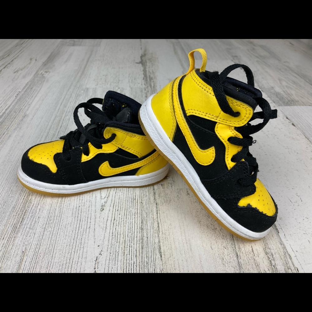 Retro Jordan 1 (toddler) size 6C